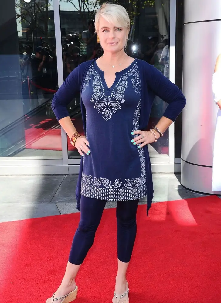 Erika Eleniak – 5’6″ – 115 lbs