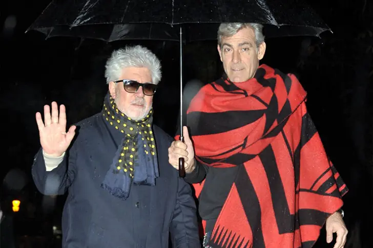 Pedro Almodóvar – 74 Años (2024) Y Fernando Iglesias Mas – 56 Años (2024) – Juntos Desde 2002