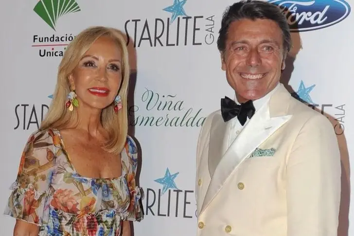 Carmen Lomana – 73 años (2022) y Gigi Barón – Juntos desde 2018