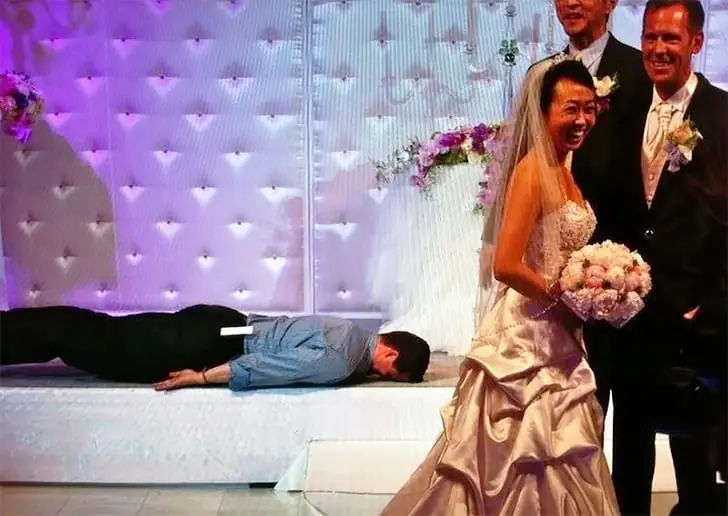 Hochzeitstrubel trifft auf Internet-Trend