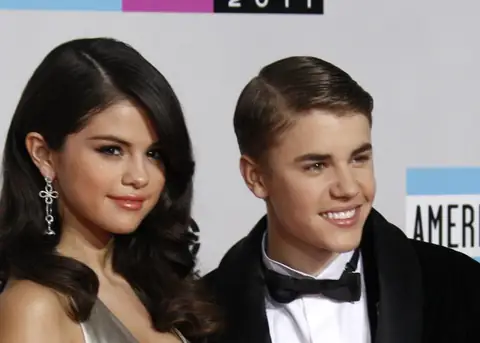 This Is The Reason Jelena Fans Think Justin Bieber Can’t Stop Obsessing over Selena Gomez