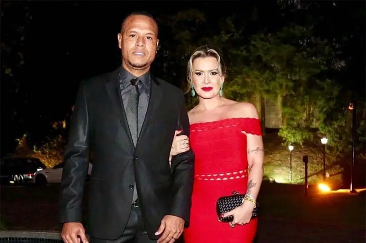 Luís Fabiano (41) e Juliana Paradela (40) – 23 anos de casamento