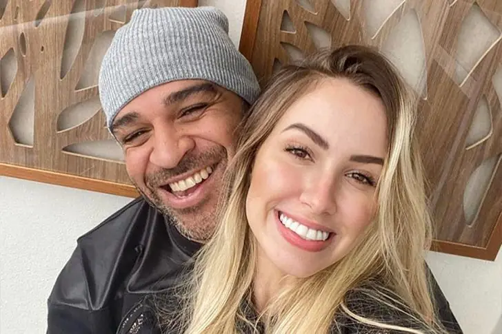 Adriano Imperador (40) e Victoria Moreira (22) – alguns meses de relacionamento, sem filhos
