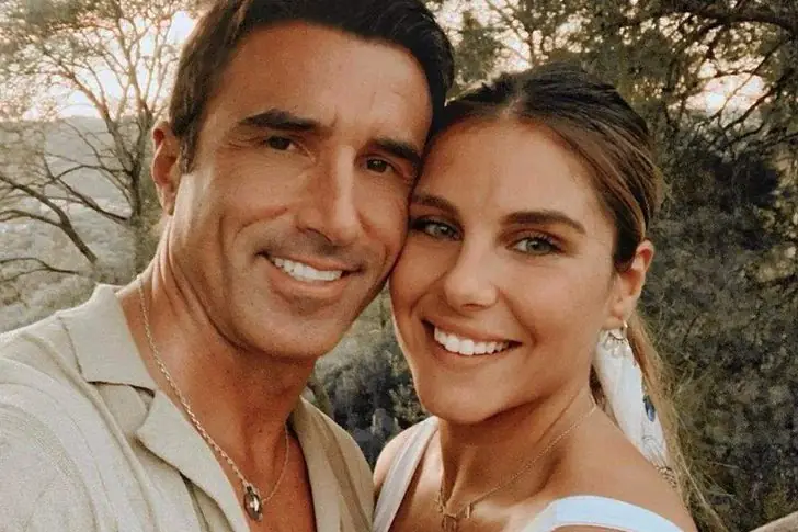 Hugo Sierra – 48 años (2022) e Ivana Icardi – 26 años (2022) – Ex pareja