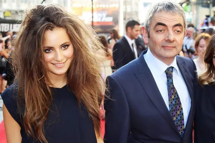 Lily Sastry, Hija de Rowan Atkinson