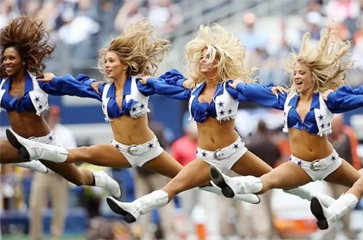 Synchronized Stars of the Field