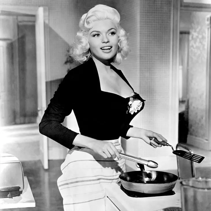 Jayne Mansfield Can’t Help But Be Beautiful On The Set Of This 1956 Comedy