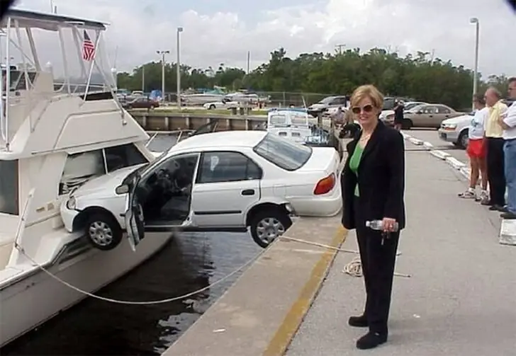 Vom Auto zur improvisierten Schiffsbrücke