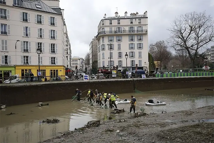 Nuits Vibrantes Le Long Du Canal