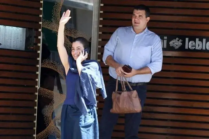 Renata Fernandes Vasconcellos (49) e Miguel Athayde (49) – 7 anos de casamento, 2 filhos