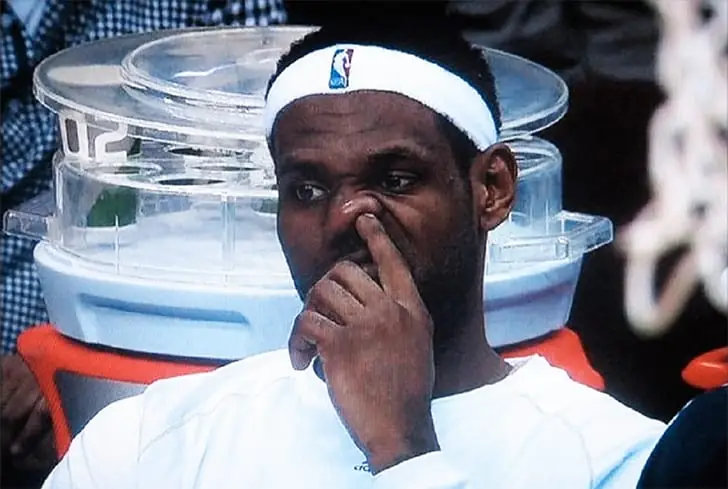 Als LeBron James in der Nase dribbelte