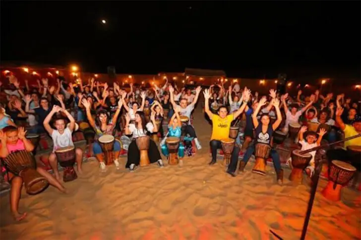 Vollmond-Trommeln am Strand