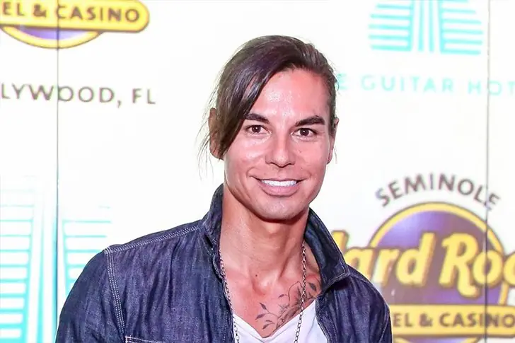 Julio Iglesias, Jr. – 44 millones de euros