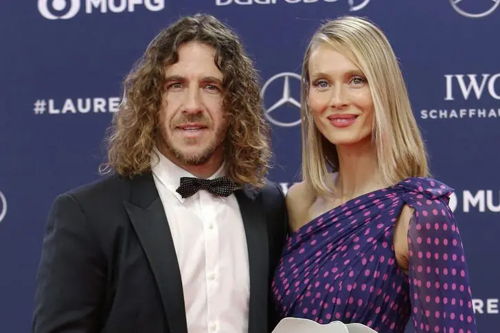 Carles Puyol – 43 años (2022) y Vanesa Lorenzo – 45 años (2022) – Comprometidos en 2019