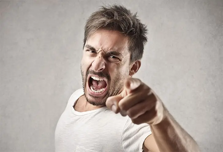 Noodgedwongen Confrontatie bij het Zwembad