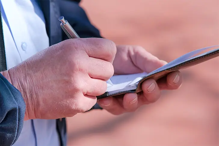 Les quelques indices obtenus étaient démêlées soigneusement l’un après l’autre