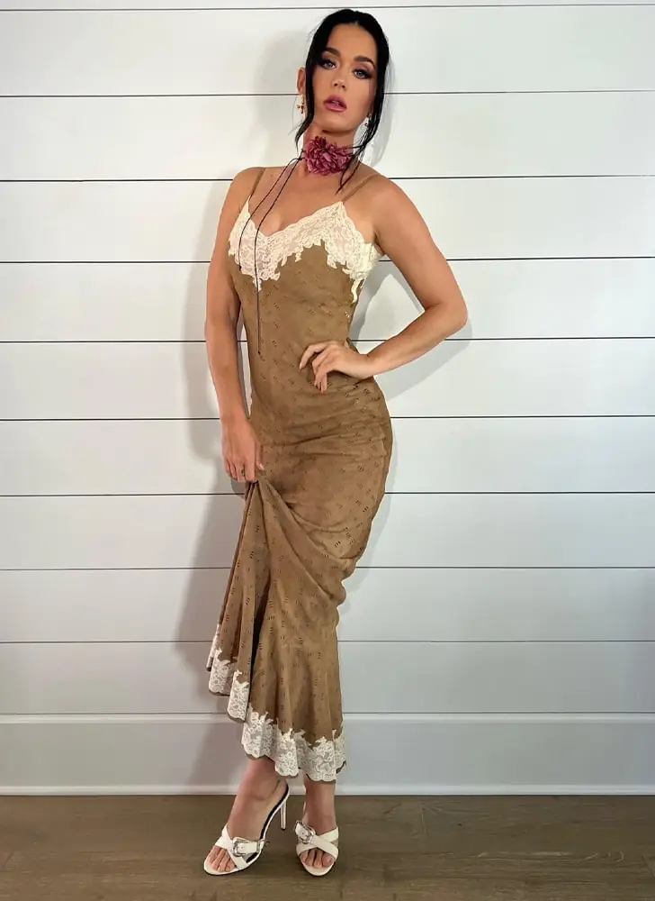 Katy Perry – 5’8″ – 130 lbs