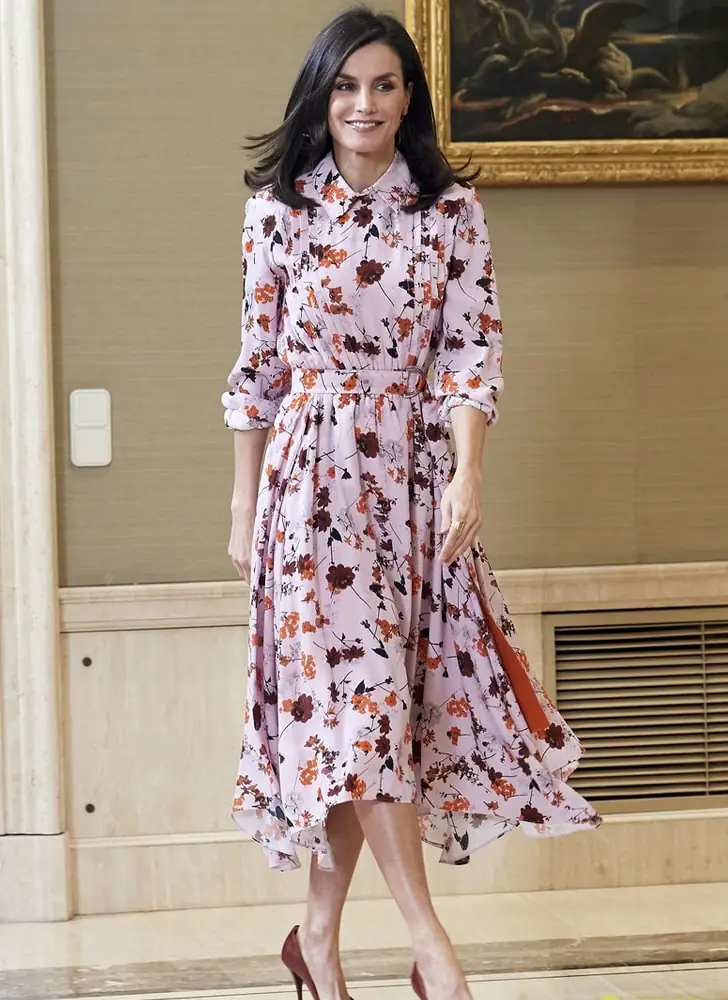 Queen Letizia of Spain – 5’7″ – 112 lbs